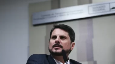 Após polêmica, Marcos do Val anuncia renúncia, mas recua