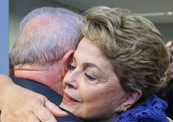 Você está visualizando atualmente Se confirmada, Dilma ganhará salário de pelo menos R$ 290 mil