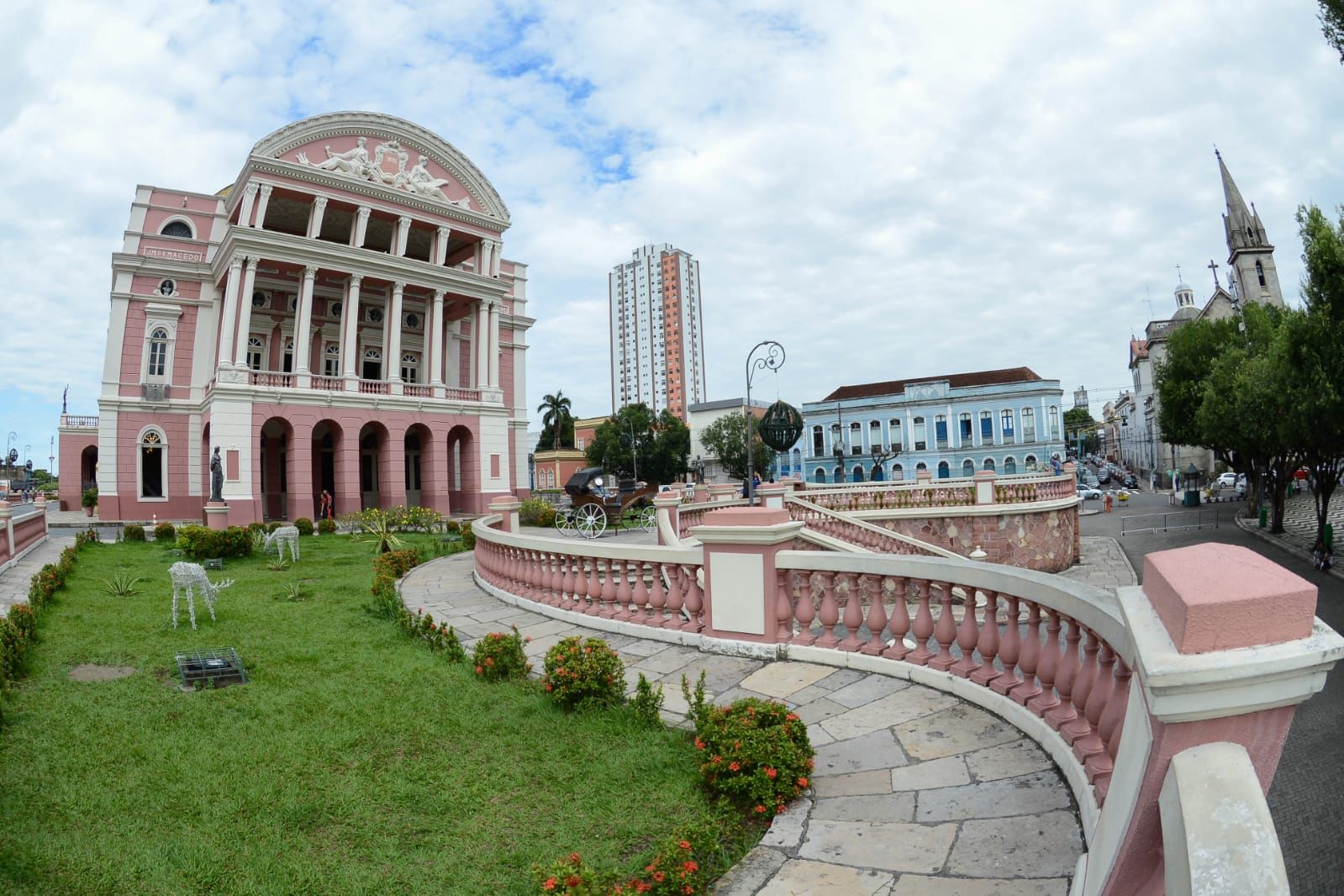 Você está visualizando atualmente Governo do Amazonas prepara estrutura e efetivo para realização do funeral do ex-governador Amazonino Mendes