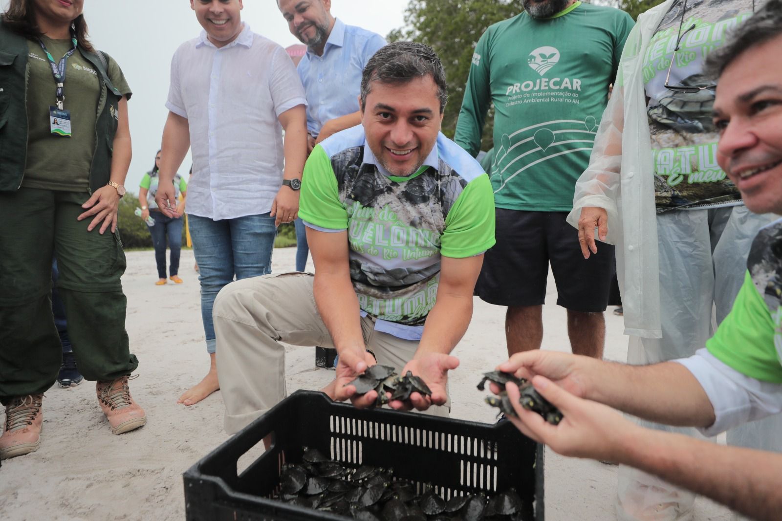 No momento, você está visualizando Governador Wilson Lima participa da soltura de 20 mil filhotes de quelônios que foram devolvidos à natureza