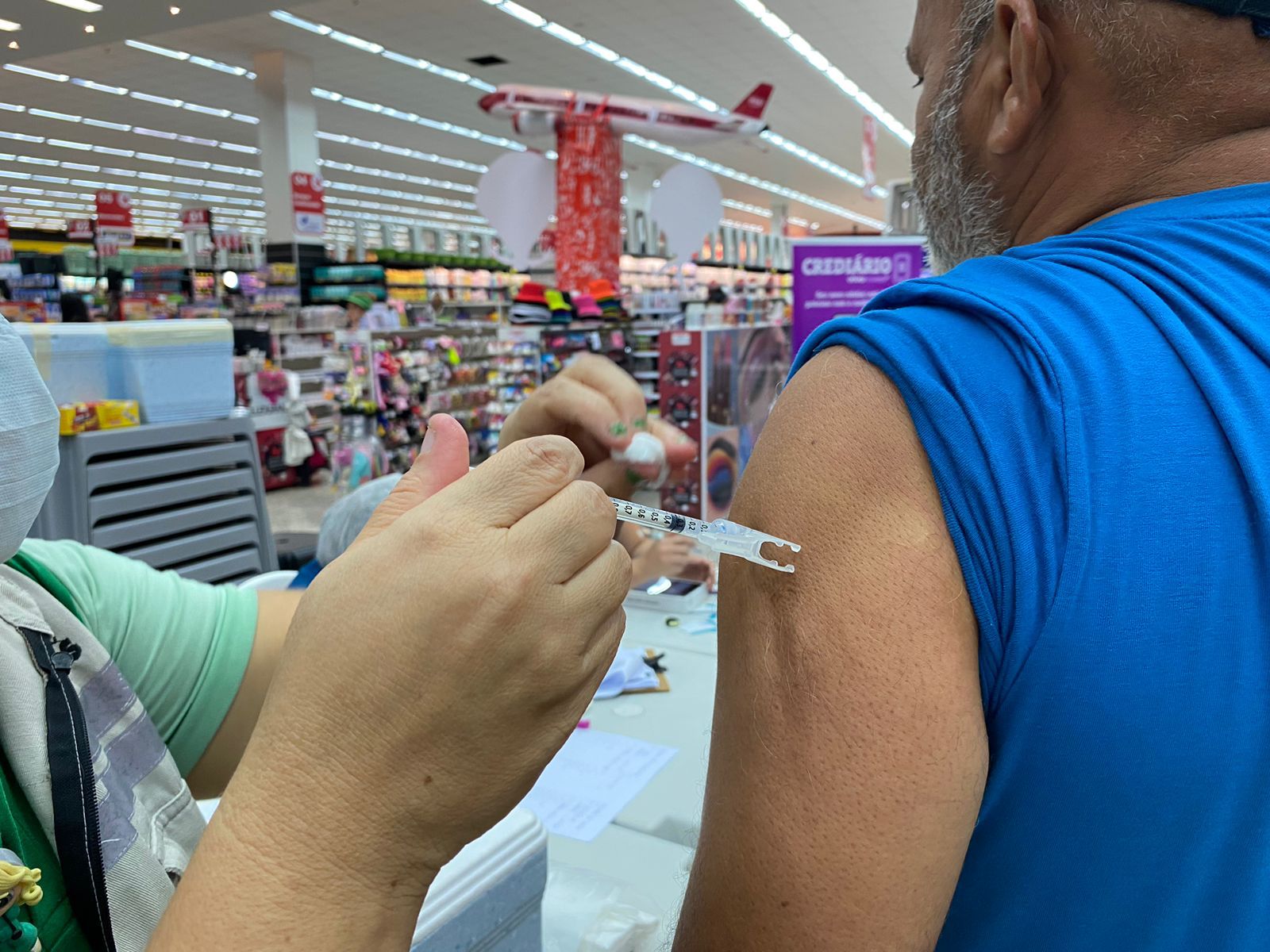 No momento, você está visualizando Mais de 1,3 mil pessoas se vacinaram contra a Covid-19 durante a campanha Vacine Já em supermercados, nesta sexta-feira