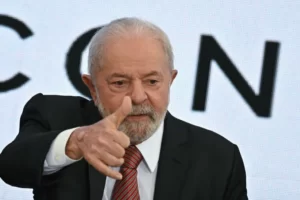 Leia mais sobre o artigo Deputados pedem impeachment de Lula por dispensa de licitação