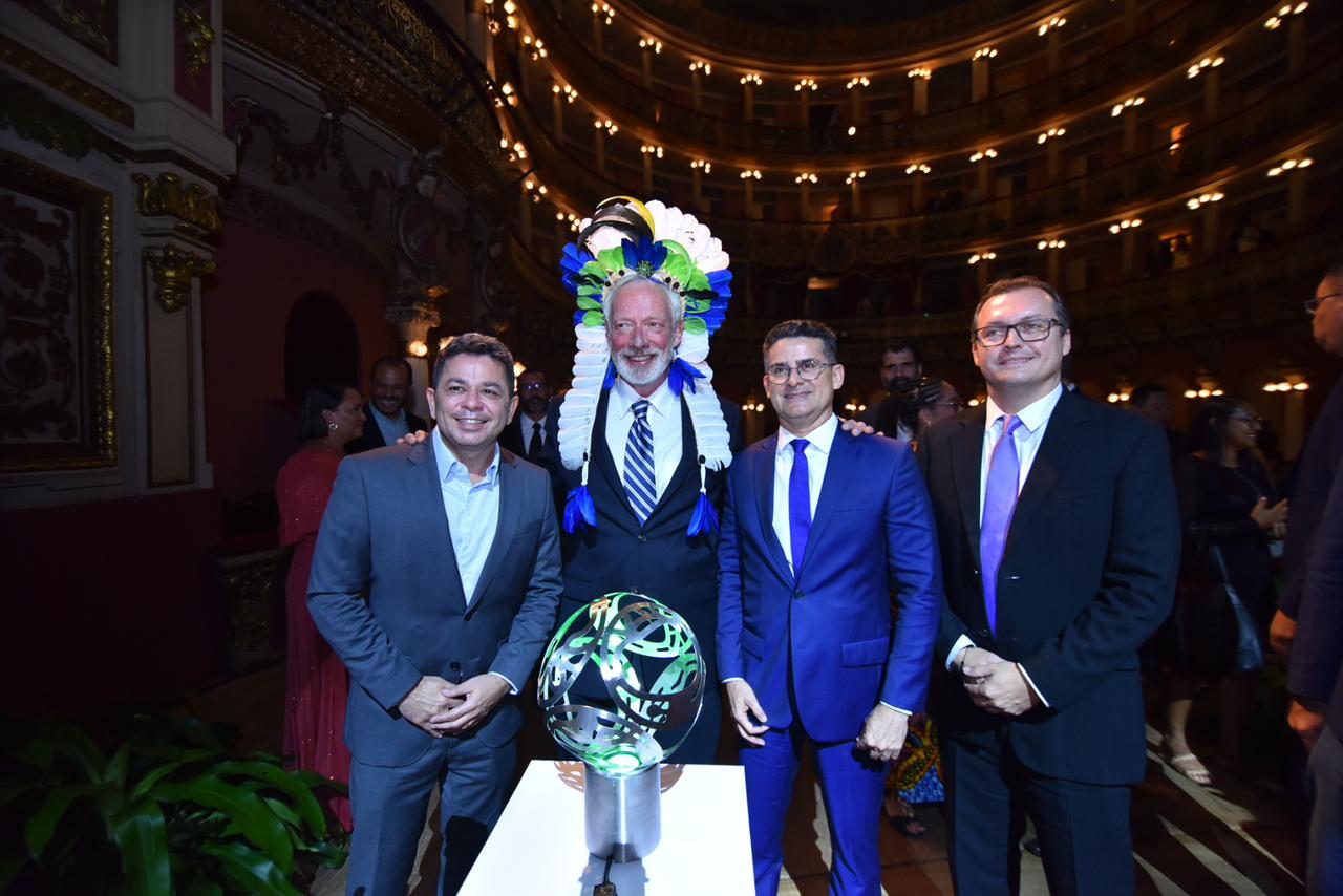 No momento, você está visualizando Amazônia recebe primeiro prêmio Nobel de sustentabilidade em solenidade no Teatro Amazonas