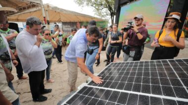 Governo do Estado lança ‘Brilha Amazonas’ e leva energia solar para quem vive do turismo