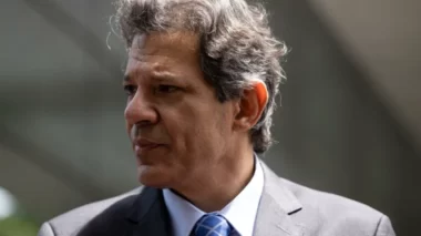 Líderes do PT se voltam contra Fernando Haddad