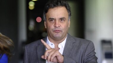 Aécio Neves ironiza ida de Dilma para a China: “Chega a ser cruel”