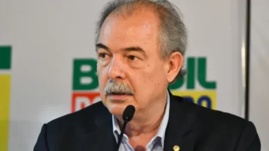 Com presenças de Lula, Alckmin e Dilma, Mercadante toma posse no BNDES nesta segunda (6)