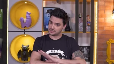 Felipe Neto diz que Anitta tinha que educar seus fãs
