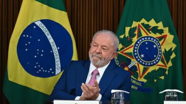 Governo prepara pacote para regular mídias digitais, diz Lula