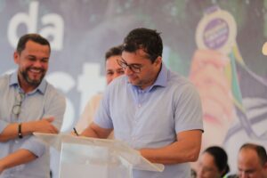 Leia mais sobre o artigo Em São Sebastião do Uatumã, Wilson Lima assina ordem de serviço para construção da primeira Escola da Floresta