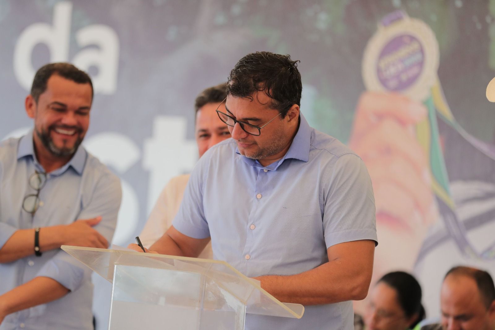 No momento, você está visualizando Em São Sebastião do Uatumã, Wilson Lima assina ordem de serviço para construção da primeira Escola da Floresta