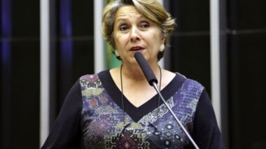 Petista quer linguagem inclusiva obrigatória em documentos