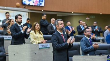 Câmara Municipal de Manaus rende homenagens a Amazonino Mendes