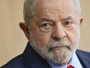 Leia mais sobre o artigo Lula muda discurso e já fala em disputar reeleição em 2026