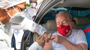 Lula tomará 5ª dose da vacina contra Covid para “incentivar”