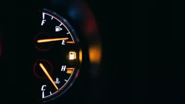 Governo vai reativar impostos federais e encarecer gasolina