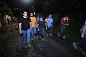 Leia mais sobre o artigo Vereador Peixoto acompanha trabalho de resgate após deslizamento no Jorge Teixeira