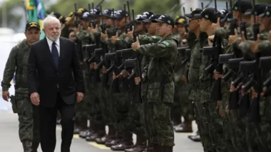 Lula intensifica acenos a militares e planeja ida a formaturas, estratégia de Bolsonaro