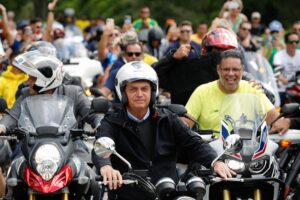Read more about the article Jair Bolsonaro deve retomar motociatas após volta ao Brasil