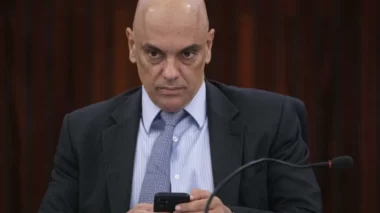 Moraes autoriza Torres a ficar em silêncio em depoimento à CPI