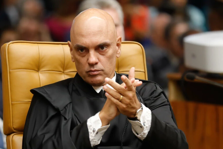 Você está visualizando atualmente Moraes recebe representantes de redes visando regulamentação