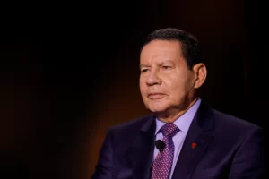 Leia mais sobre o artigo Mourão rebate fala de Lula e diz que o presidente ‘está fodendo o Brasil’