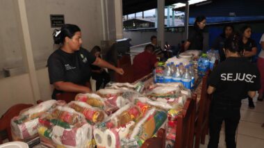 Governo do Amazonas começa a pagar auxílio-moradia a desabrigados por chuva na Manaus 2000