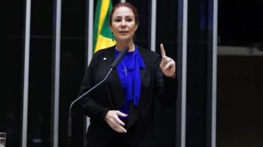 Zambelli sobre Lula: “Impeachment ou camisa de força?”