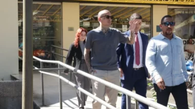 Após expulsão do BBB 23, MC Guimê presta depoimento no Rio
