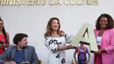 Governo Lula faz evento para inaugurar letreiro de ministério