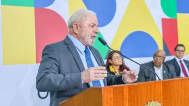 Lula adia embarque à China após diagnóstico de pneumonia