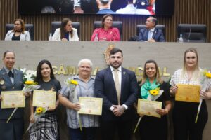 Leia mais sobre o artigo Em sessão solene, Capitão Carpê homenageia cinco mulheres com Diploma Mulher Cidadã