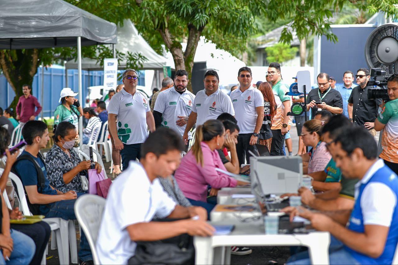 No momento, você está visualizando Câmara Cidadã faz mais de 3 mil atendimentos no primeiro dia de evento na zona leste