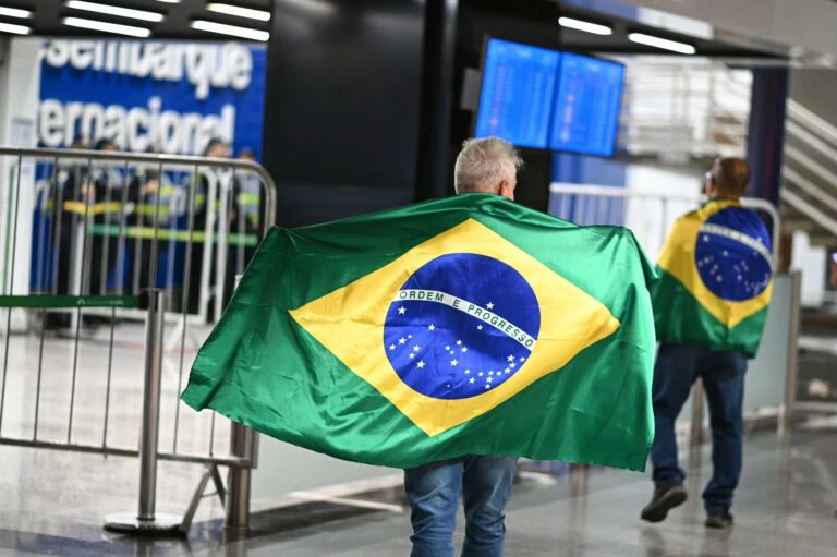No momento, você está visualizando Voo que trouxe Bolsonaro foi o mais monitorado do mundo