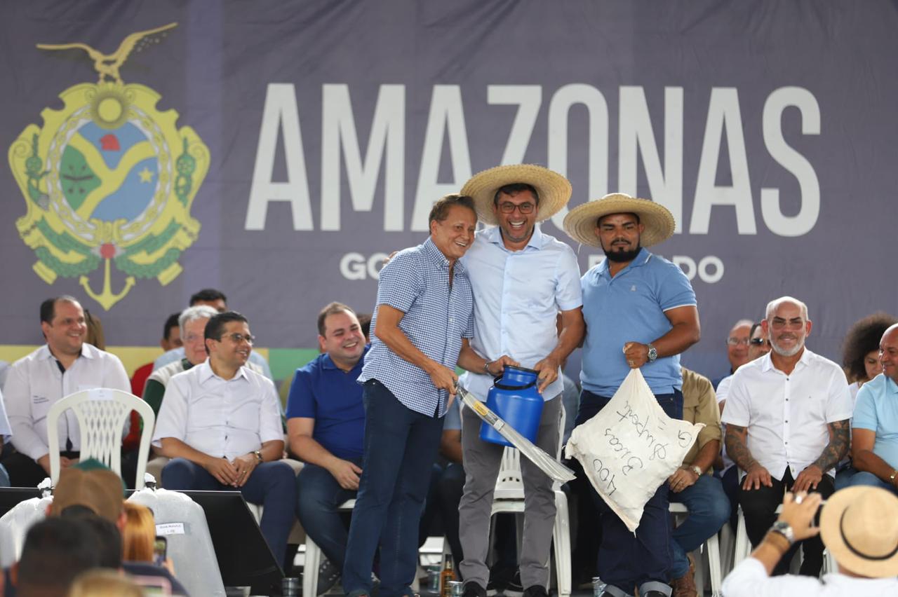 No momento, você está visualizando Governo do Amazonas reforça compromisso com seringueiros para desenvolver a cadeia produtiva da borracha