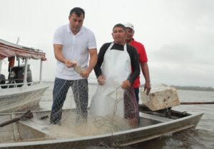 Leia mais sobre o artigo Na retomada da Pesca do Mapará, Wilson Lima destaca geração de renda e atuação dos pescadores para garantir a preservação da espécie