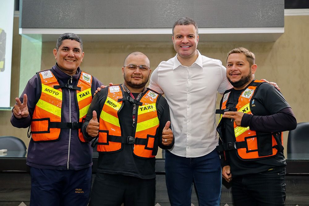 Você está visualizando atualmente Detran Amazonas promove a entrega de kits de segurança do projeto ‘Motociclista Legal’