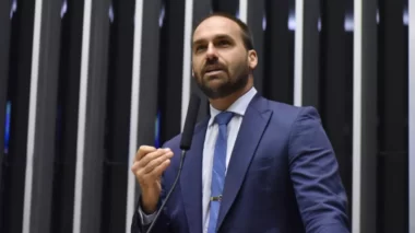 Eduardo afirma que PL levará Janones a Conselho de Ética