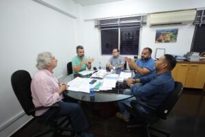 Leia mais sobre o artigo Em reunião com Implurb, vereador Peixoto apresenta texto-base que propõe inspeção predial em Manaus