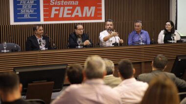 Vereador Peixoto participa de seminário que debate a importância da inspeção predial