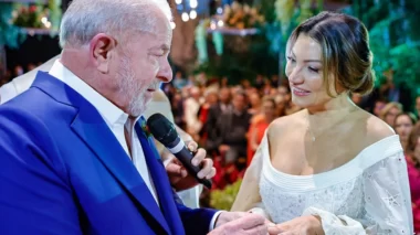 Governo gasta R$ 107 mil com sofá e cama para Lula e Janja