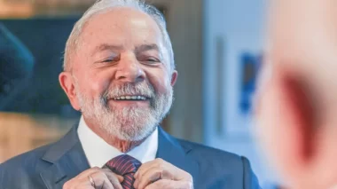 Governo petista terá de explicar compra de sofá por R$ 65 mil