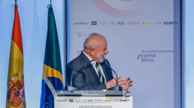 Na Espanha, Lula repete mesmo discurso crítico à taxa de juros