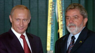 Vladimir Putin convida Lula para visitar a Rússia