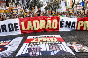 Leia mais sobre o artigo População protesta nas ruas de Portugal contra presença de Lula