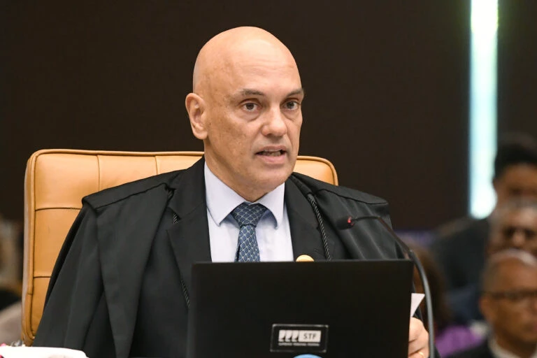 No momento, você está visualizando Após imagens: Moraes manda Polícia Federal ouvir ex-ministro-chefe do GSI