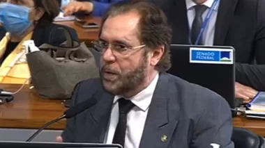 Senador Plínio Valério a Campos Neto: Não entregue BC a “ex-presidiário”