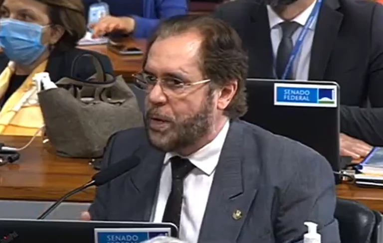 No momento, você está visualizando Senador Plínio Valério a Campos Neto: Não entregue BC a “ex-presidiário”