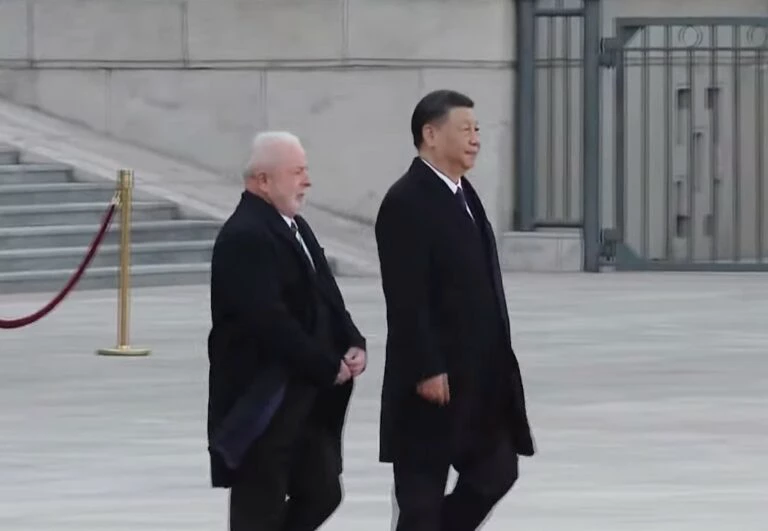 Você está visualizando atualmente Lula se encontra com presidente chinês Xi Jinping em Pequim