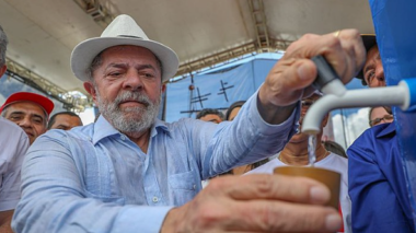 Governo Lula vai cobrar R$ 77,6 milhões aos paraibanos por uso das águas da transposição.